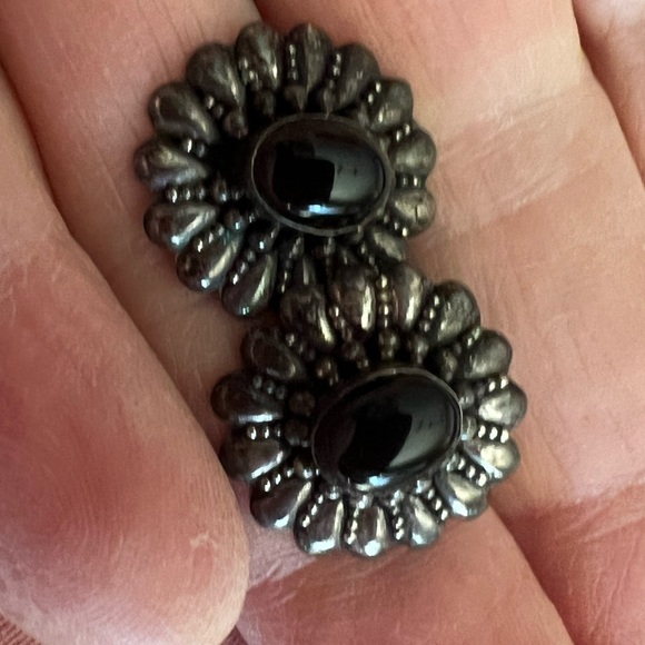Onyx and Silver Vintage Earrings - Picture 4 of 5